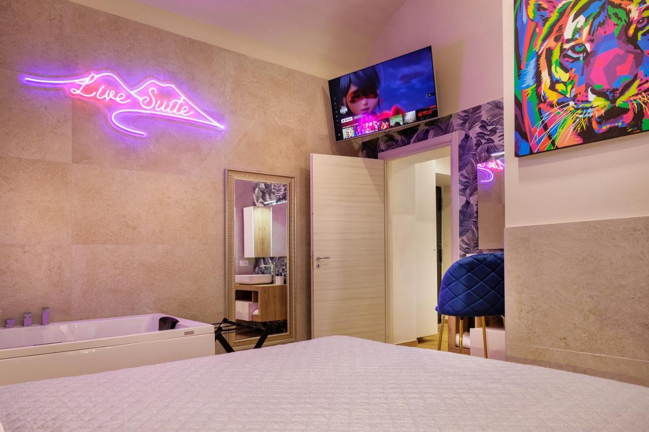 Live Suite Napoli Экстерьер фото